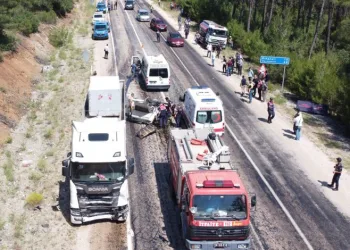 Bursa’da feci kaza: Anne ve oğlu otomobilde can verdi
