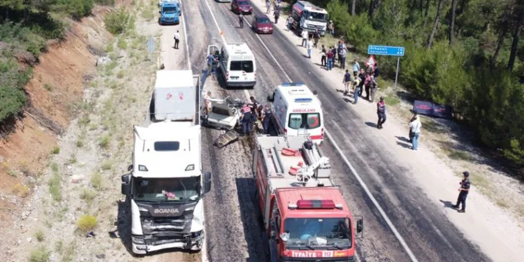 Bursa’da feci kaza: Anne ve oğlu otomobilde can verdi