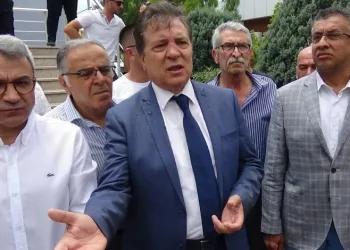 Edremit Belediye Başkanı makamında saldırıya uğradı