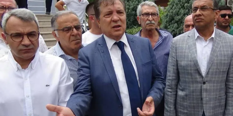 Edremit Belediye Başkanı makamında saldırıya uğradı