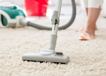 Elektrik süpürgesi kablosuyla 40 yıllık eşini boğdu