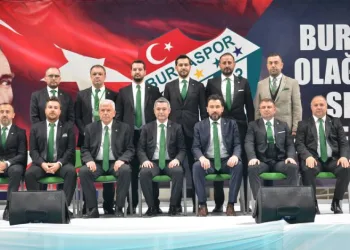 Bursasporlu üç yönetici görevinden ayrıldı