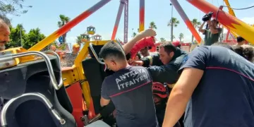 Lunaparkta salıncak koptu: 2 çocuk yaralı