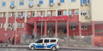 Eşini defalarca bıçaklayan kocaya 17 yıl hapis