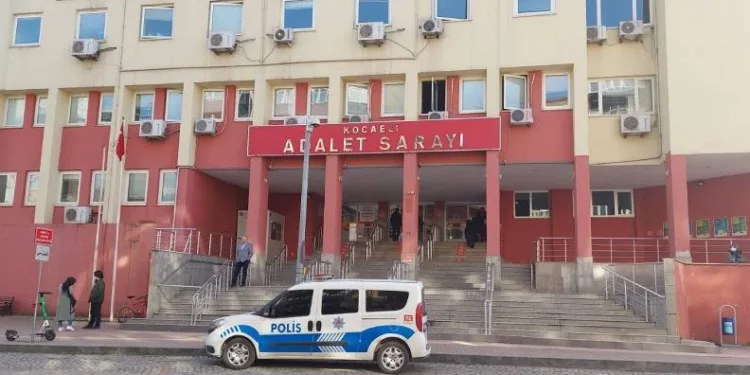 Eşini defalarca bıçaklayan kocaya 17 yıl hapis