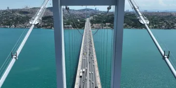 İstanbul Boğaz’ı turkuaza büründü