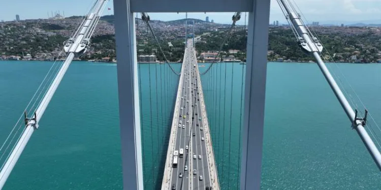 İstanbul Boğaz’ı turkuaza büründü