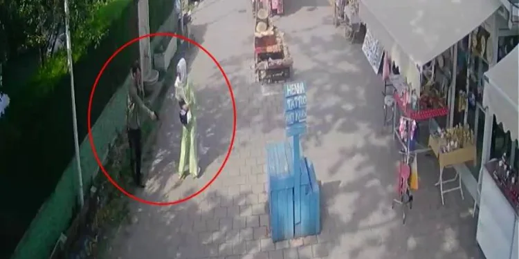 Boşanma aşamasındaki eşine kurşun yağdırdı