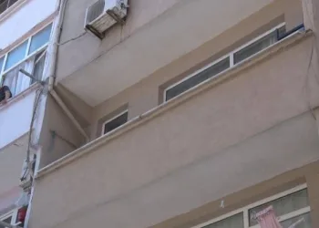 2.5 yaşındaki kız balkondan düşerek can verdi