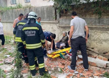 Dut toplamak için çıktığı bahçe duvarı çöktü