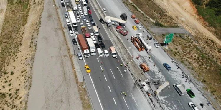 TEM Otoyolu’nda zincirleme kaza: 3 yaralı