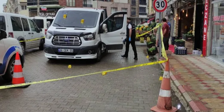 Bursa’da husumetlisinin iş yerine kurşun yağdırdı