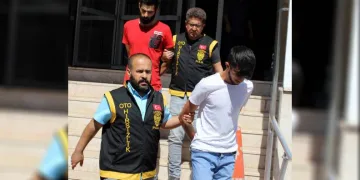 Çaldıkları otomobille villaya hırsızlığa gittiler