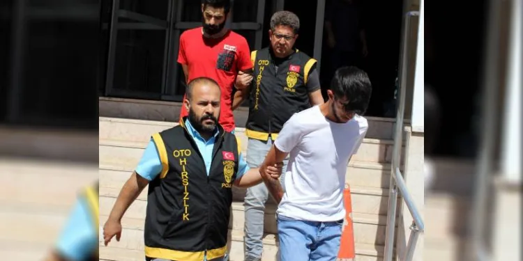 Çaldıkları otomobille villaya hırsızlığa gittiler