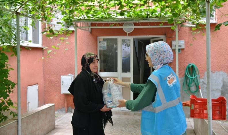 Yıldırım Belediyesi’nden ihtiyaç sahiplerine sıcak yemek