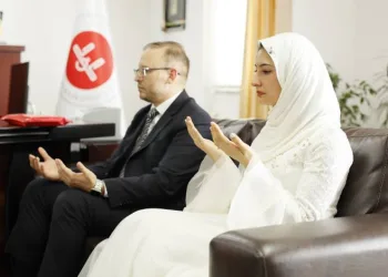 Sevdiği kadınla evlenebilmek için Müslüman oldu