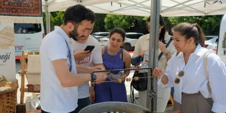 Bursa GastroFest’te ipek ve çini tanıtıldı