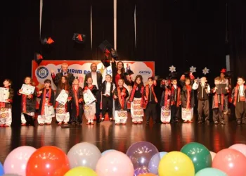 Bursa’da miniklerin mezuniyet heyecanı