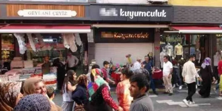 Kuyumcular müşterileri dolandırdı