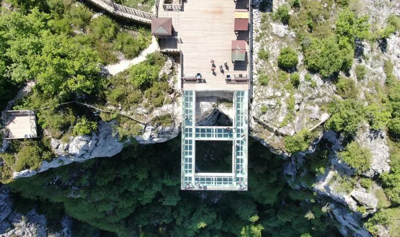 Çatak Kanyonu cam terası ziyaretçilerinin nefesini kesiyor