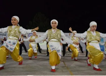Yıldırım ‘da ‘Erguvan Zamanı’ coşkusu