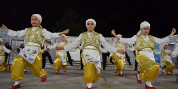 Yıldırım ‘da ‘Erguvan Zamanı’ coşkusu