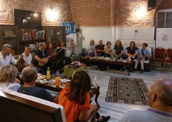 ‘Dünyanın Arkadaşları’ Kültür Akademisi’nde