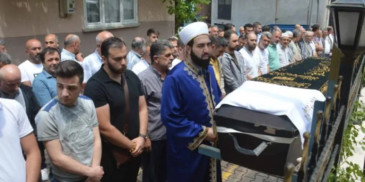 Kene ısırması sonucu ölen arkeolog defnedildi