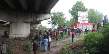 Sel sularına kapılan işçi aranıyor