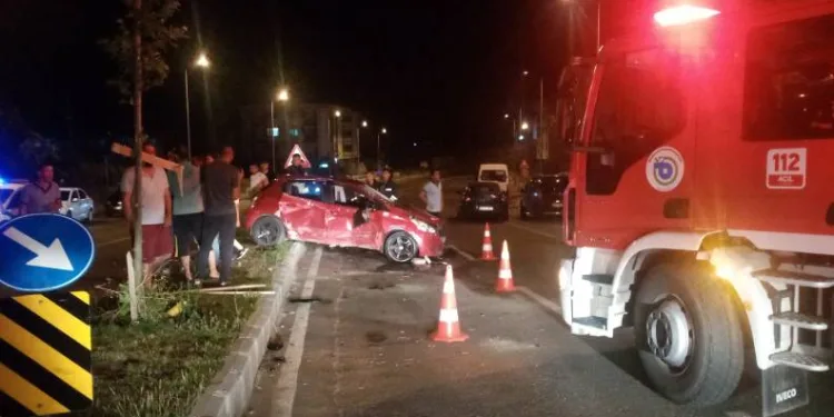 Ehliyetsiz genç izinsiz aldığı arabayla kaza yaptı