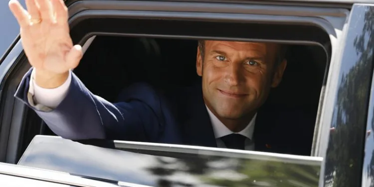 Macron, Fransa Başbakanı’nın istifasına reddetti