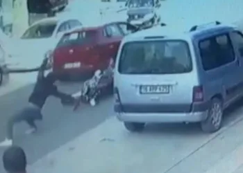 Bursa’da feci kaza! Otomobil motosikletle çarpıştı