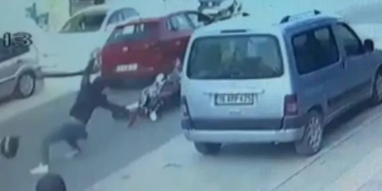 Bursa’da feci kaza! Otomobil motosikletle çarpıştı