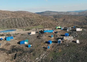 Çadırlarda geçen yaşam! Köy kadar nüfusu var