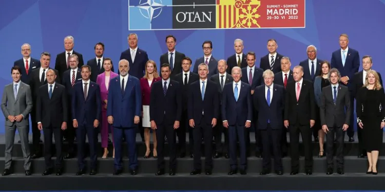 NATO Zirvesi’nde aile fotoğrafı
