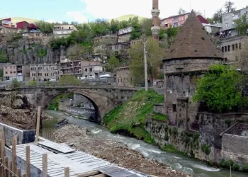 Dere üstü açıldı tarihi köprüler ortaya çıktı