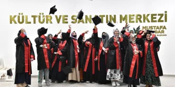 Osmangazi’de yetişkinlerin mezuniyet sevinci