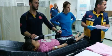 7 yaşındaki çocuğu yılan soktu