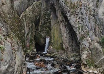 Bursa’da turistlerin gözdesi Saitabat Şelalesi