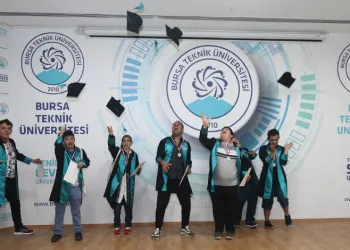 Bursa’da özel öğrencilerin mezuniyet sevinci