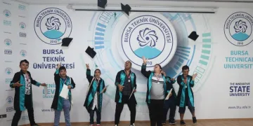 Bursa’da özel öğrencilerin mezuniyet sevinci