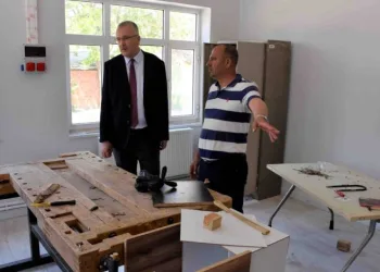 Karacabey’de eğitime destekler sürüyor