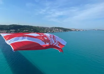 Sivasspor’un bayrağı İstanbul’da dalgalandı