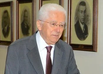 Eski Bakan Tarhan Erdem hayatını kaybetti