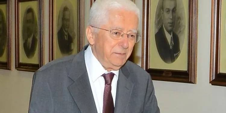 Eski Bakan Tarhan Erdem hayatını kaybetti