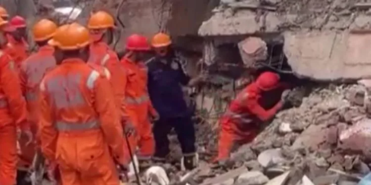 Hindistan’da bina çöktü: 3 ölü, 12 yaralı