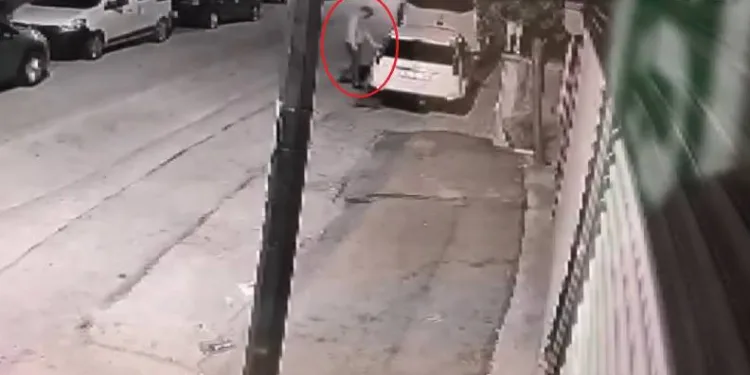 Bursa’da ayakkabı için geldi otomobil çaldı