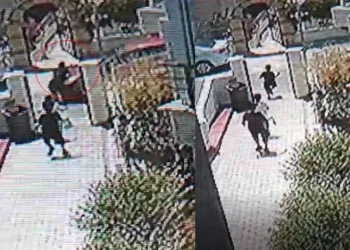Köpekten kaçan çocuğa araba çarptı