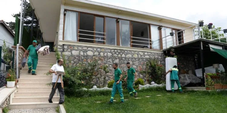 Uludağ eteklerinde kaçak yapı operasyonu