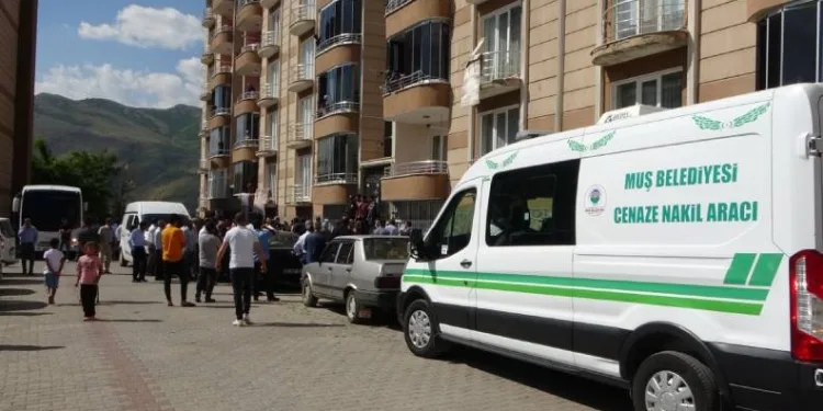 92 yaşındaki adam eşini silahla öldürdü